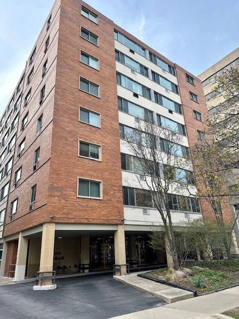 1516 Hinman Avenue Unit: 303