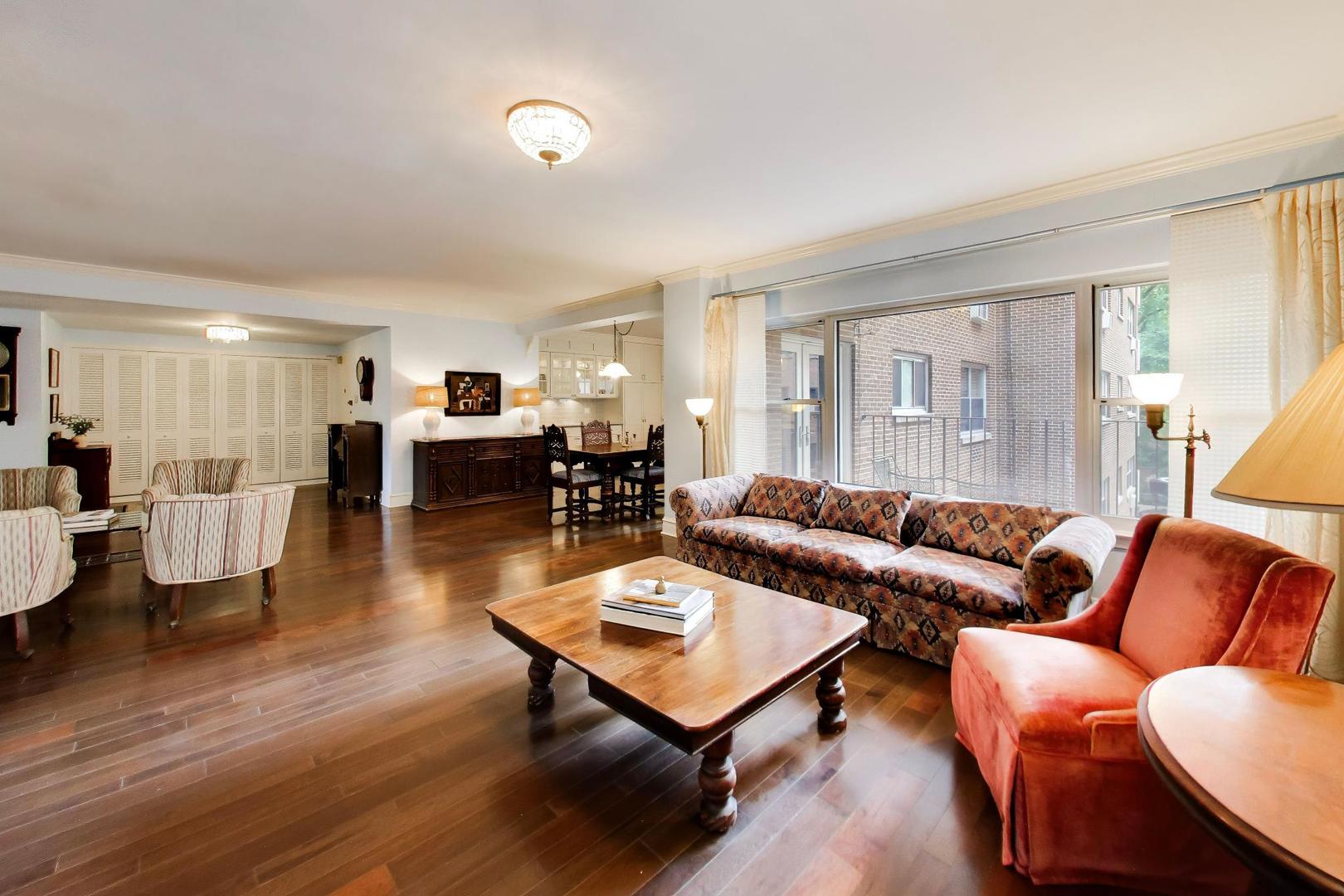 1508 Hinman Avenue Unit: 4C