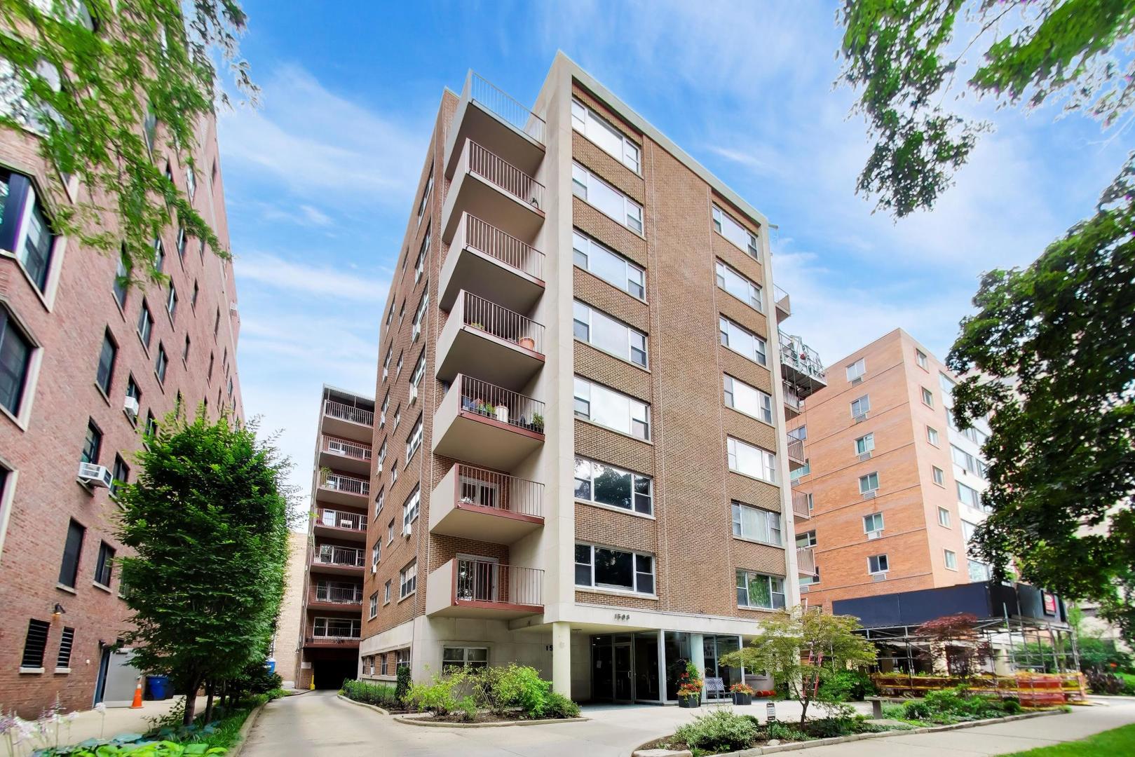 1508 Hinman Avenue Unit: 4C