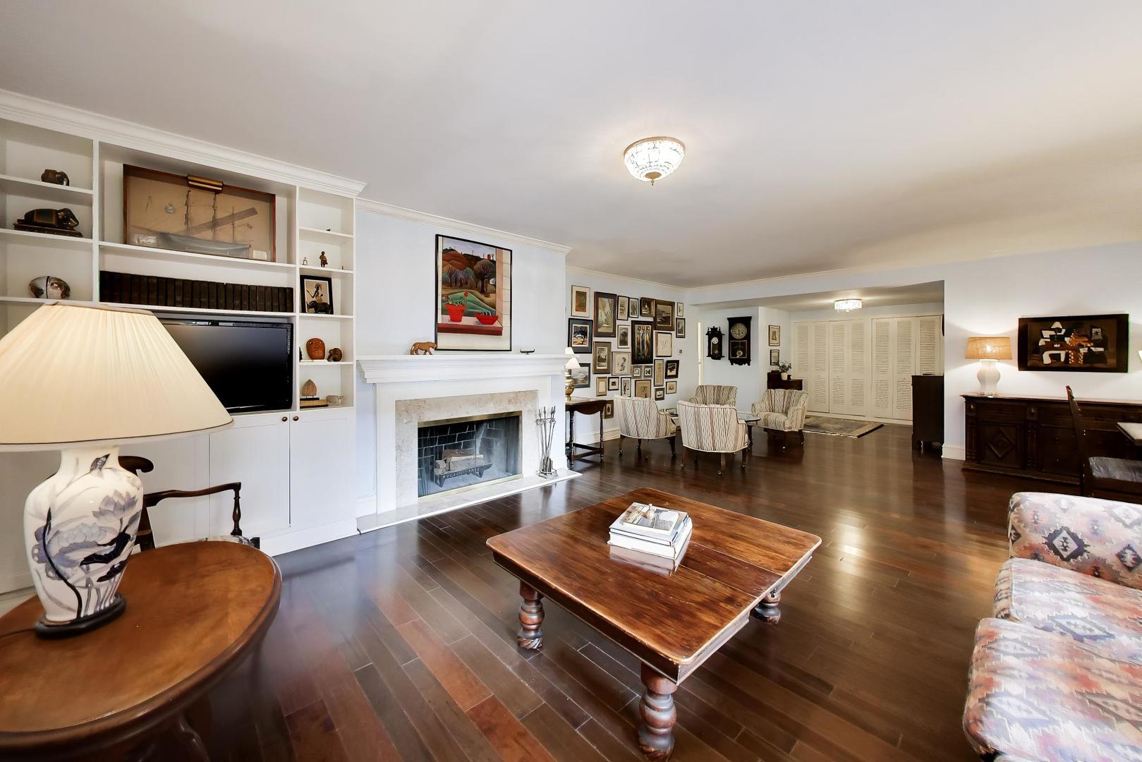 1508 Hinman Avenue Unit: 4C