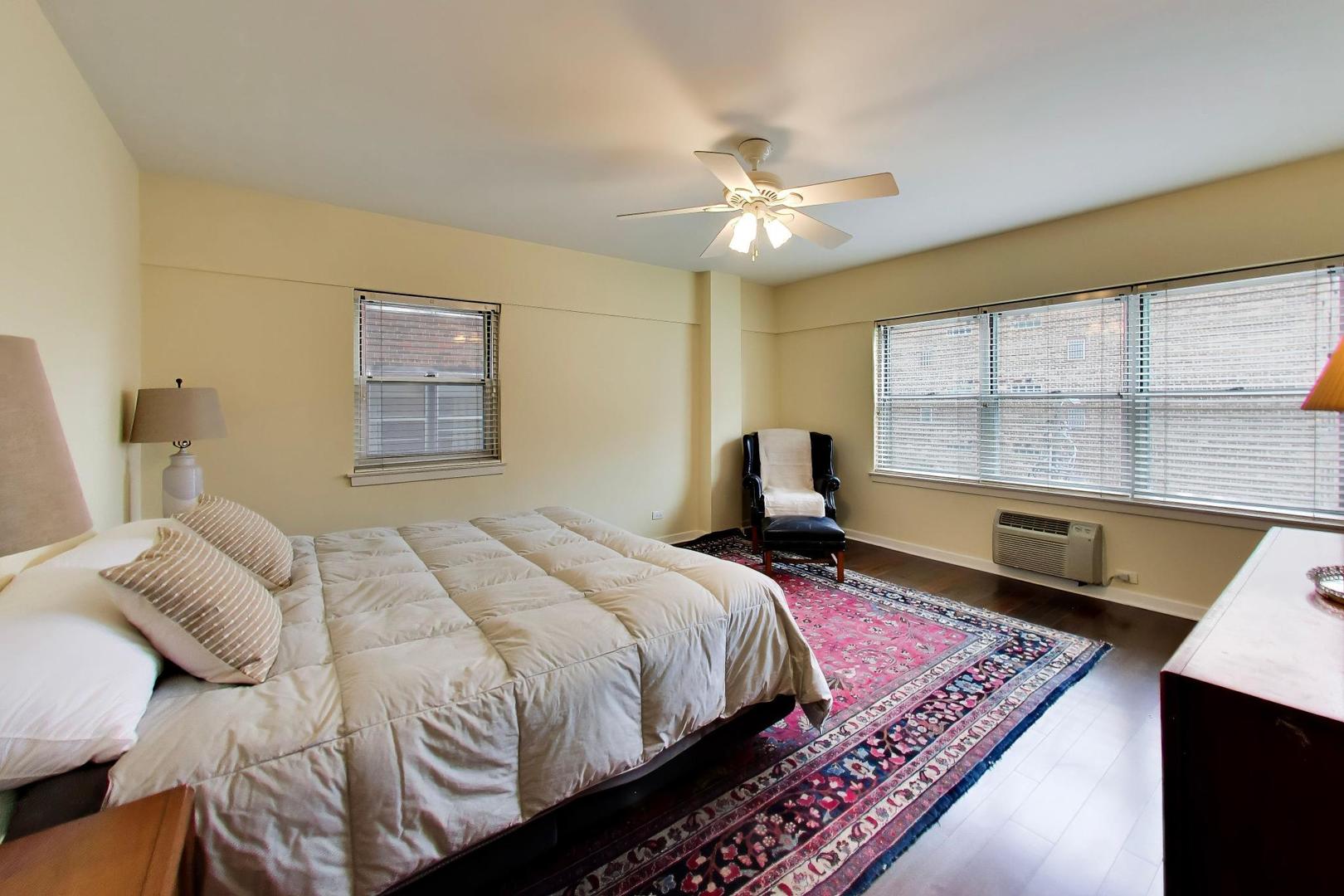 1508 Hinman Avenue Unit: 4C