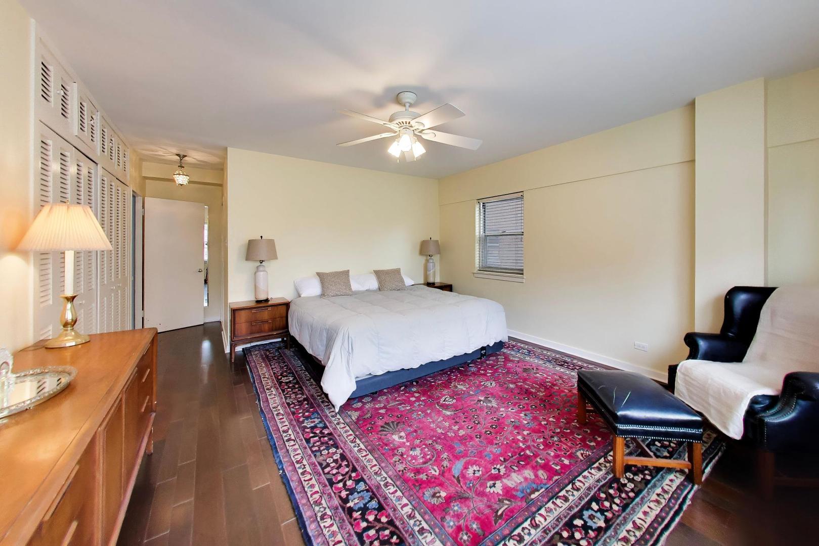 1508 Hinman Avenue Unit: 4C
