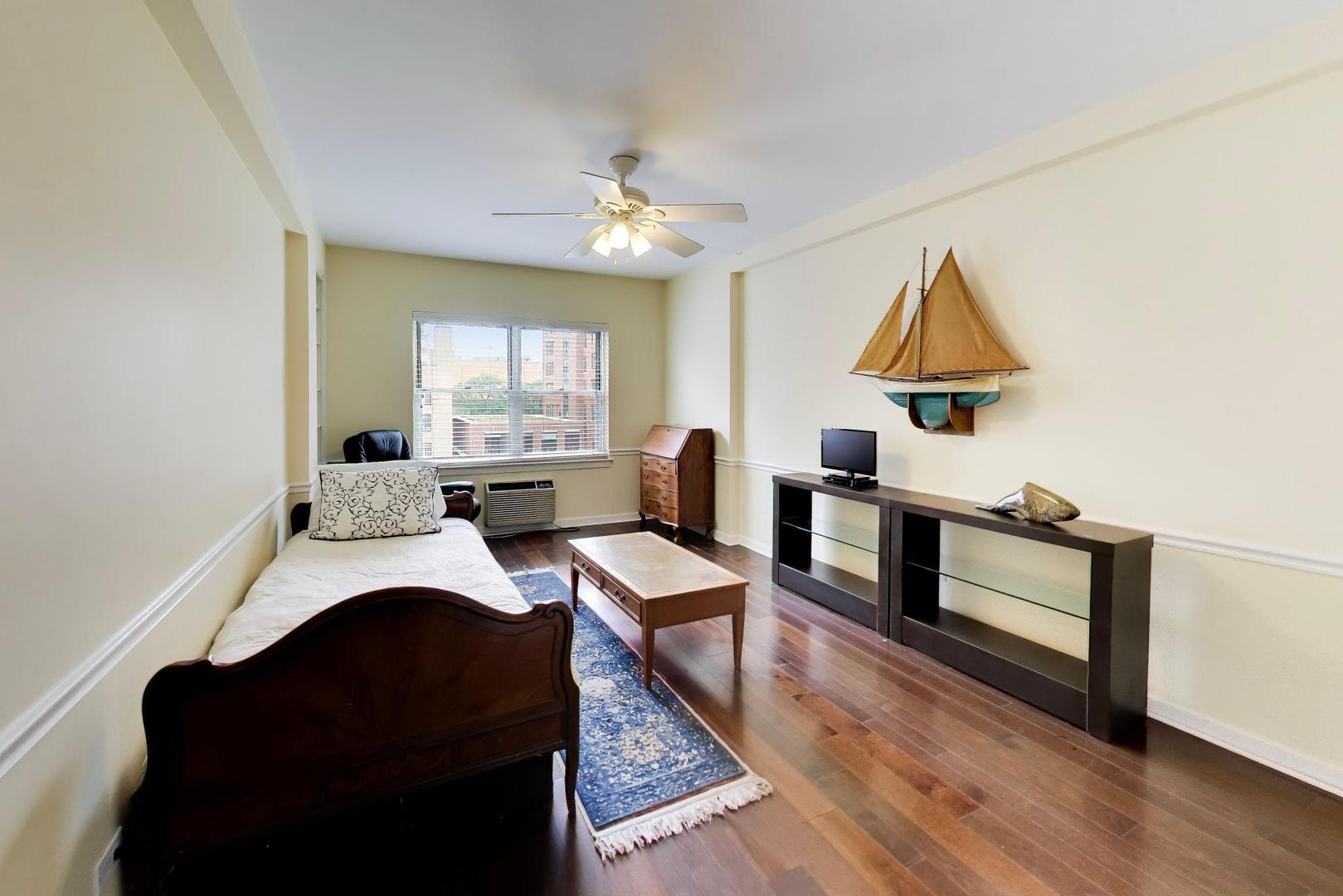 1508 Hinman Avenue Unit: 4C