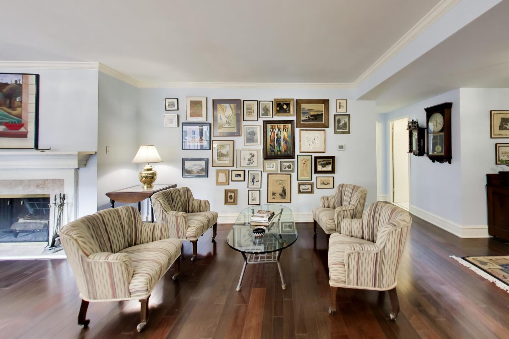 1508 Hinman Avenue Unit: 4C