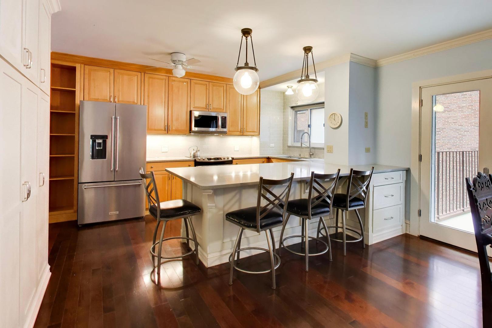 1508 Hinman Avenue Unit: 4C