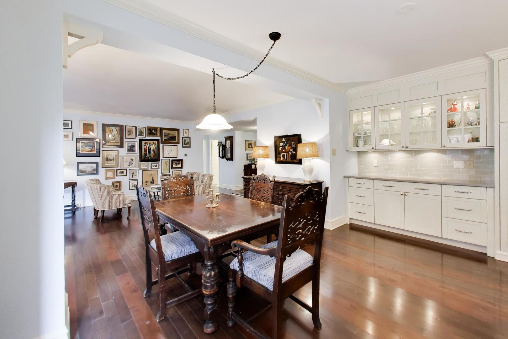 1508 Hinman Avenue Unit: 4C