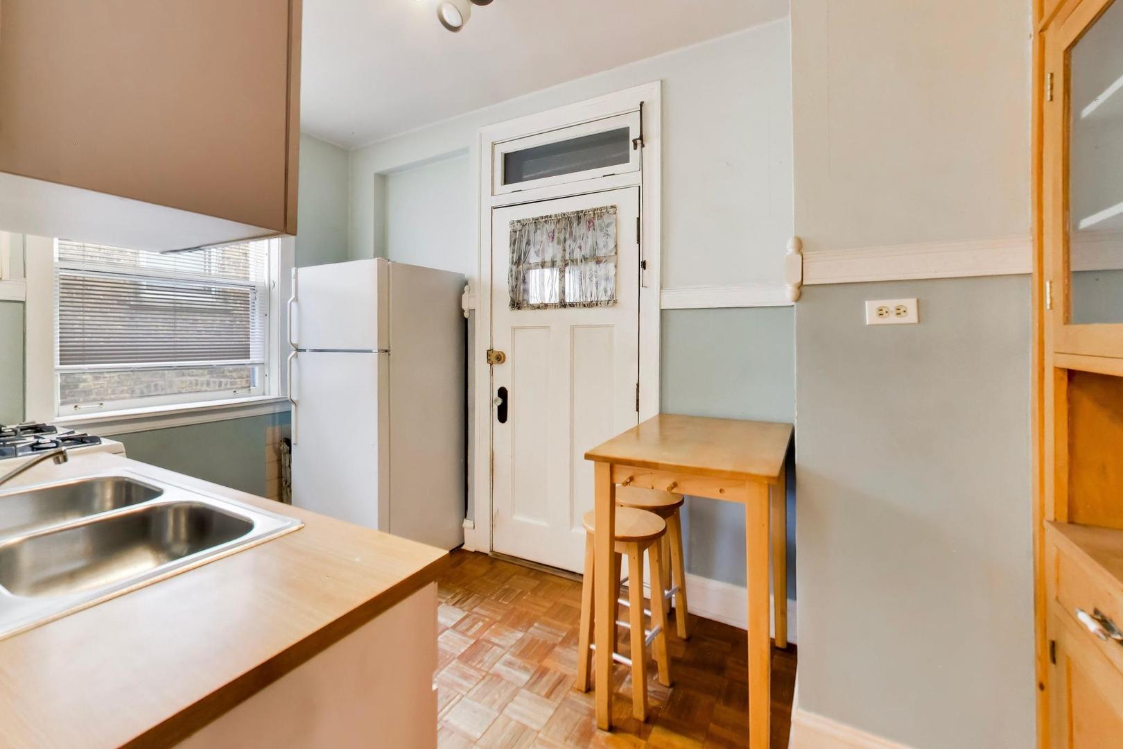 730 Hinman Avenue Unit: 3W