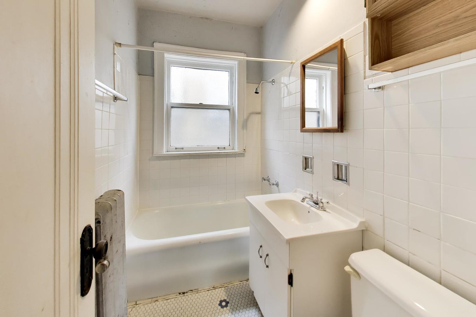 730 Hinman Avenue Unit: 3W