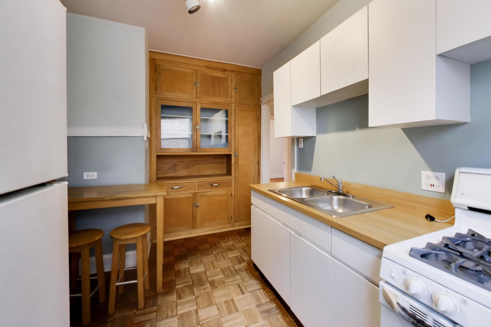 730 Hinman Avenue Unit: 3W