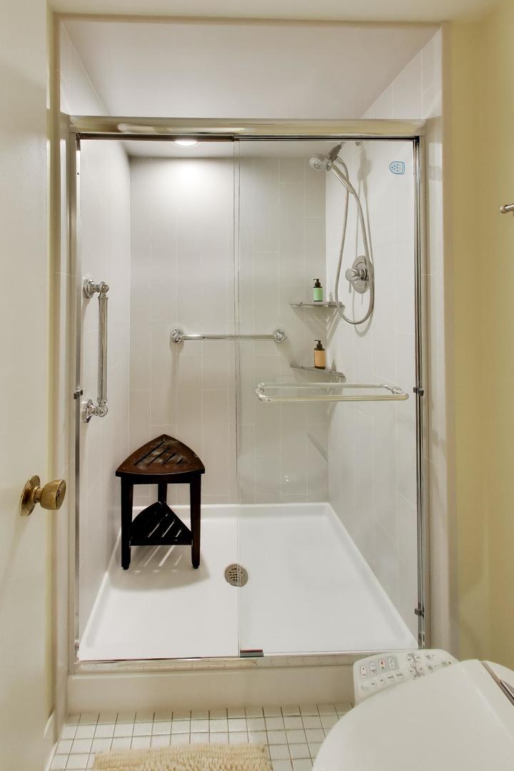 2001 Sherman Avenue Unit: 204