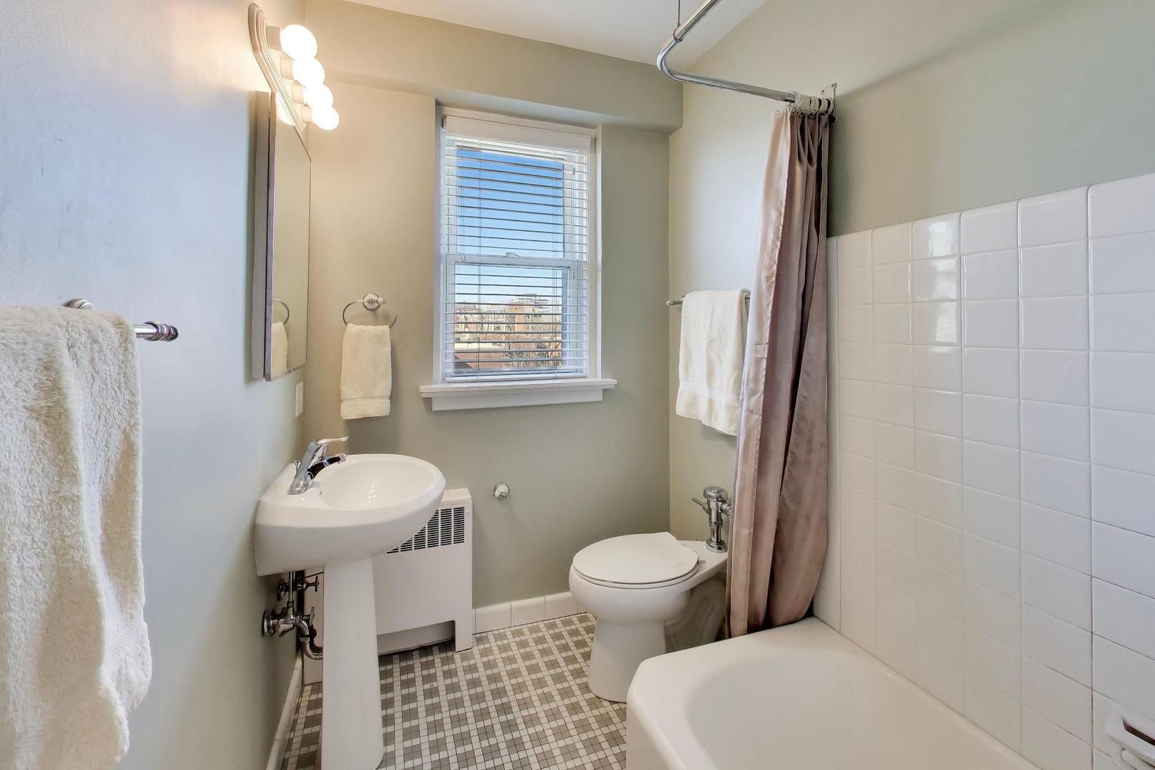 1585 Ridge Avenue Unit: 505