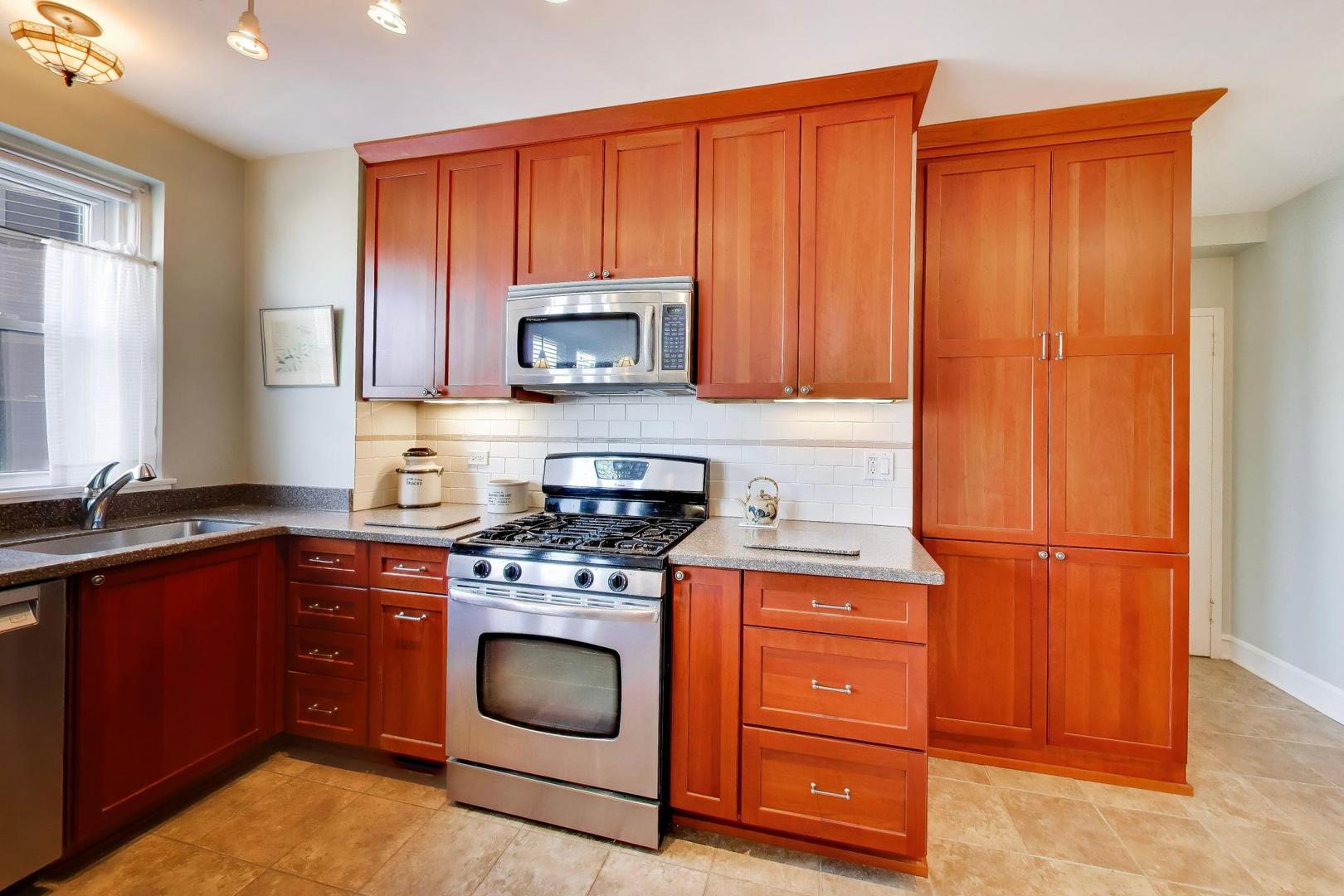 1585 Ridge Avenue Unit: 505