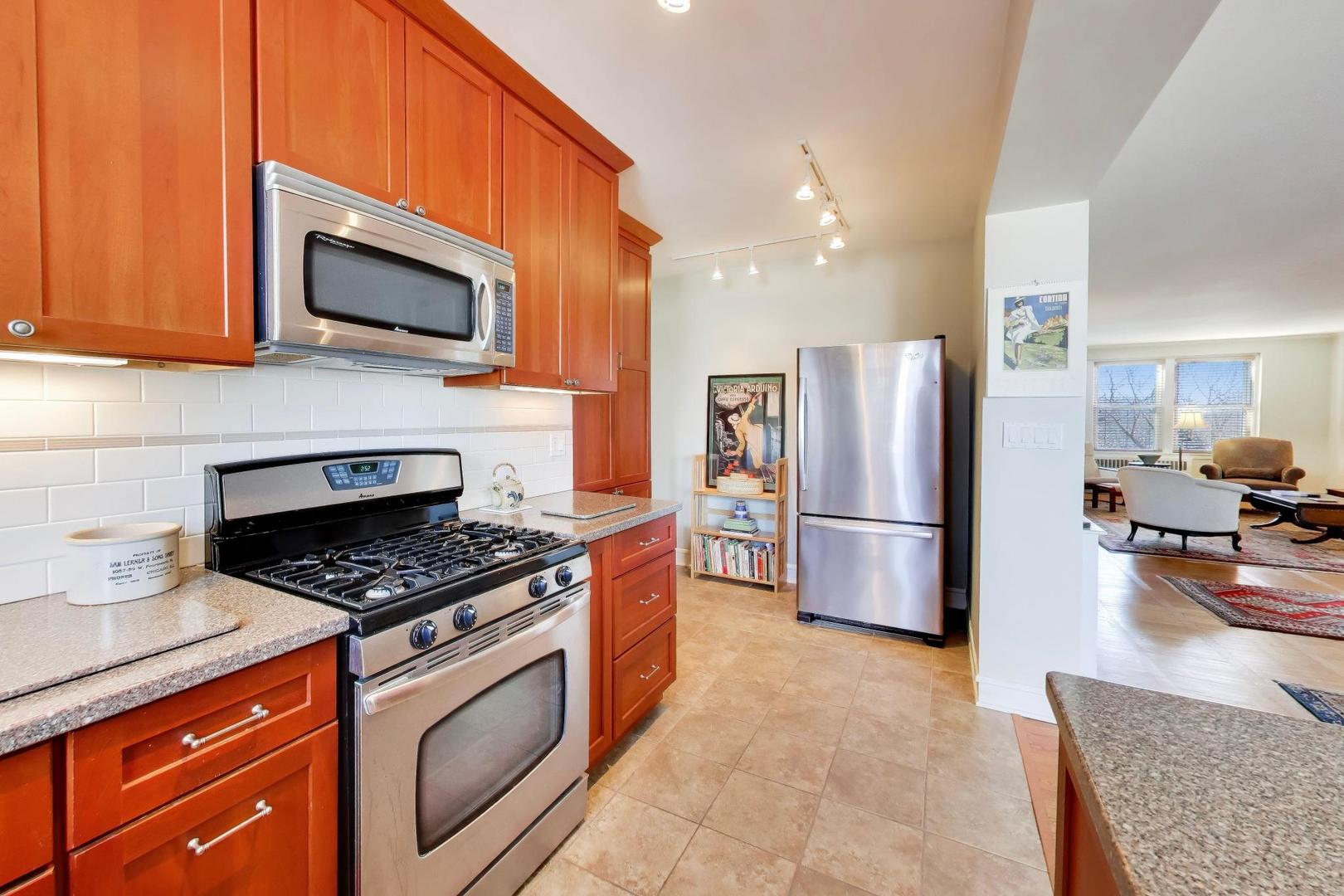 1585 Ridge Avenue Unit: 505
