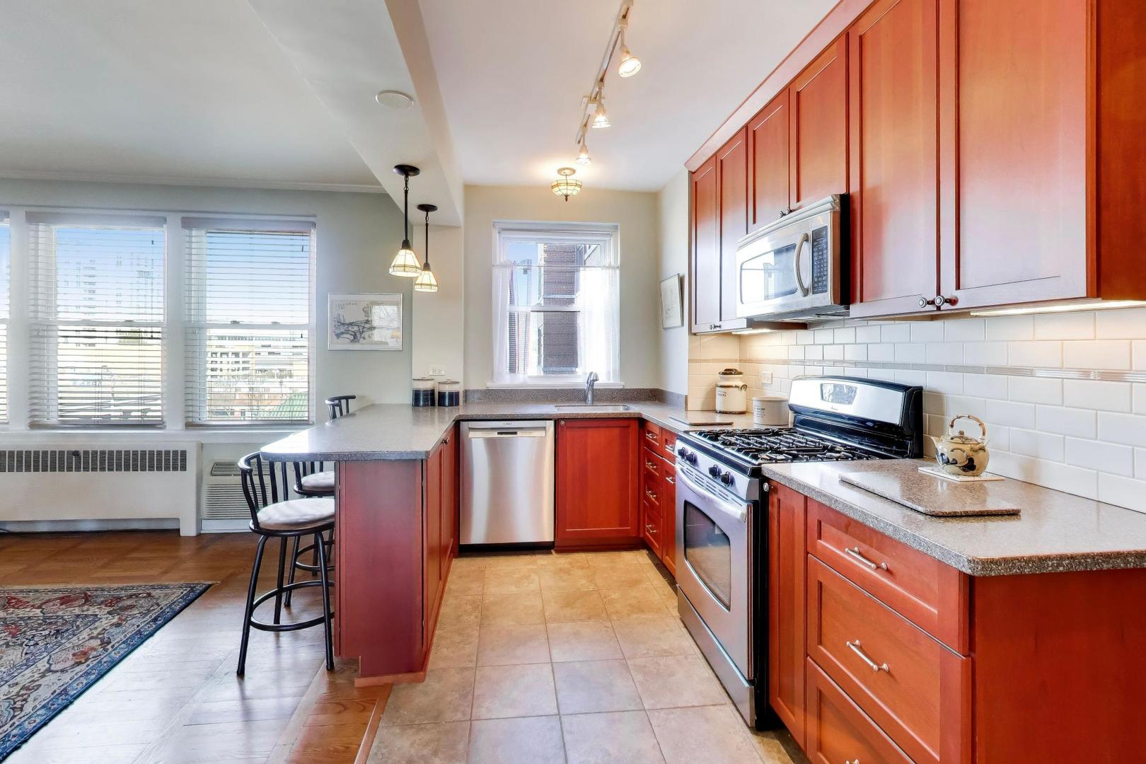 1585 Ridge Avenue Unit: 505