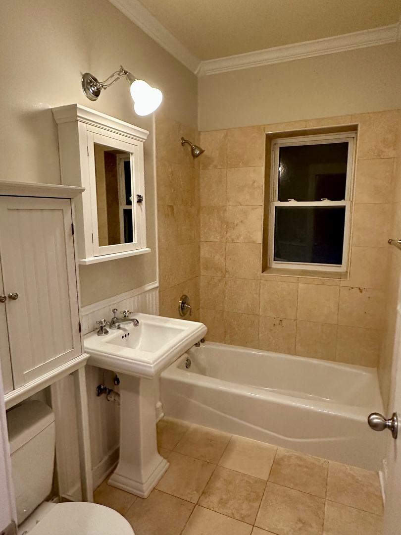 2537.5 Prairie Avenue Unit: 3S