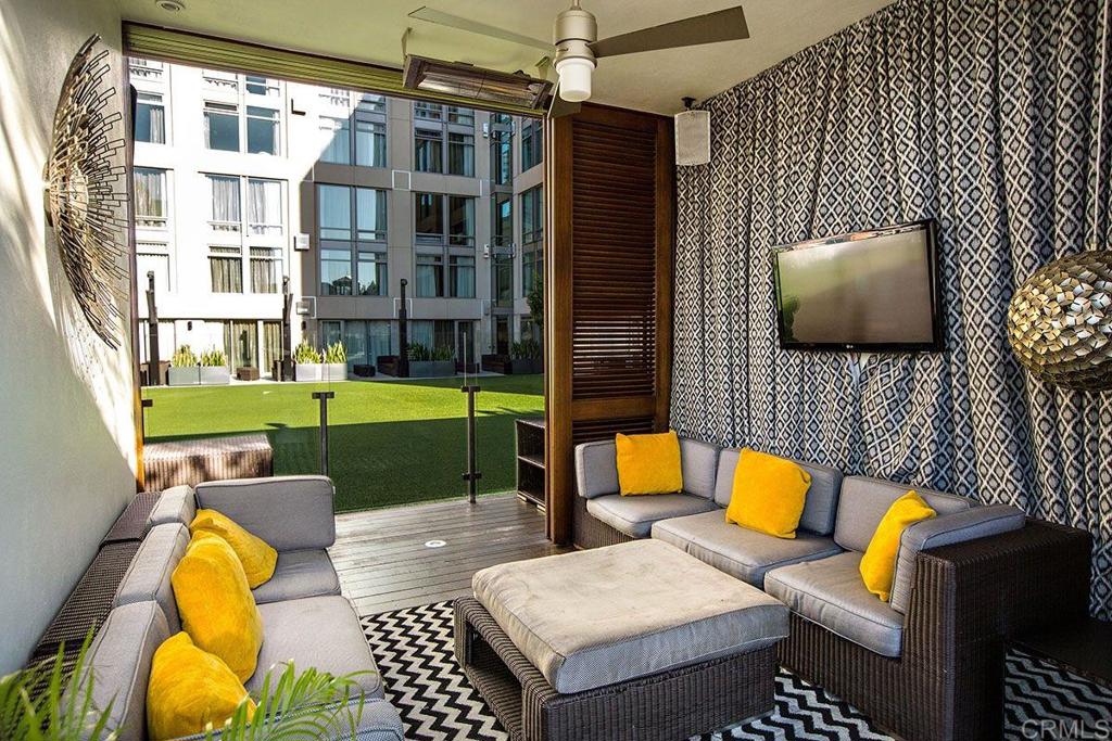 207 5th Ave Unit: 911