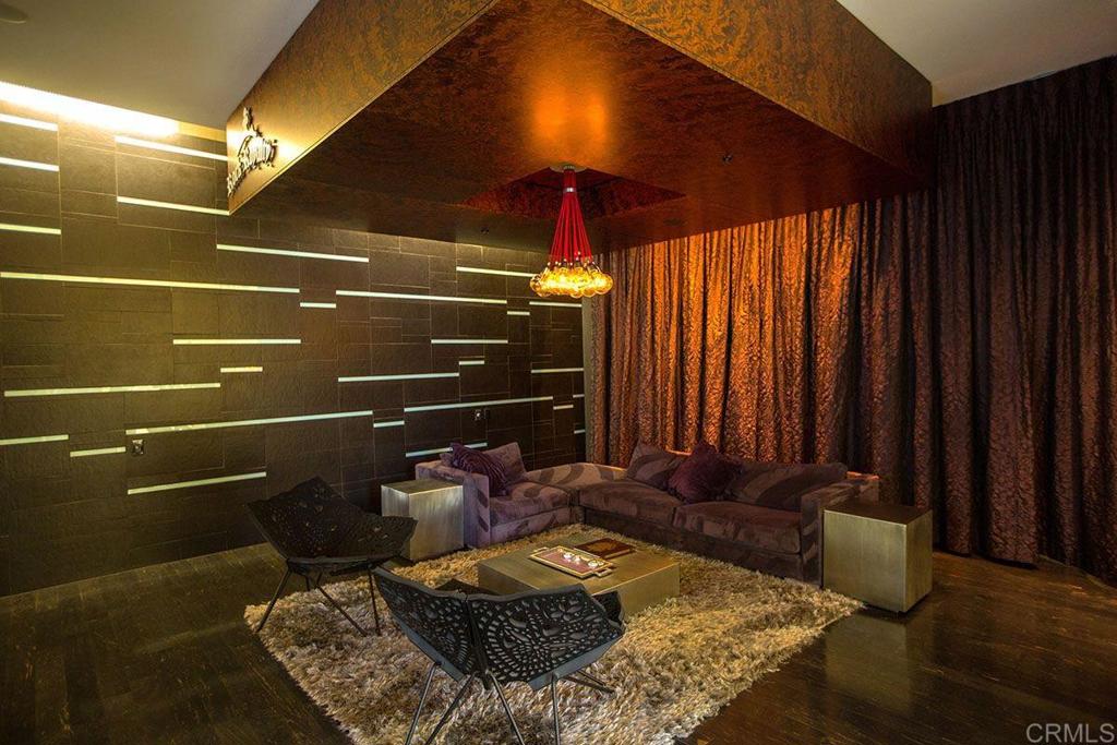 207 5th Ave Unit: 911