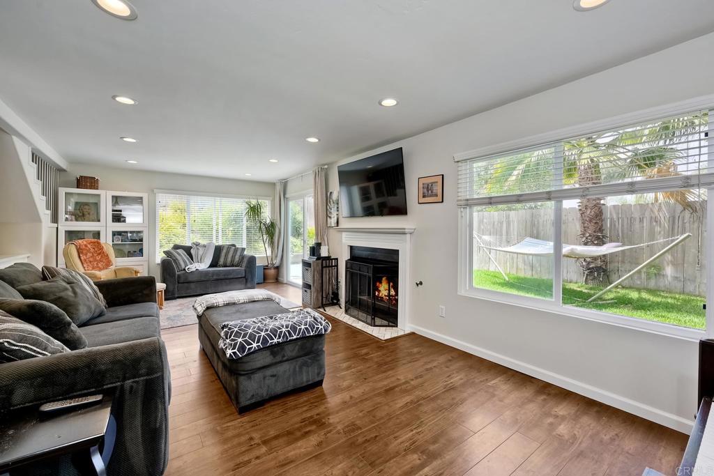 2425 27 Torrejon Place