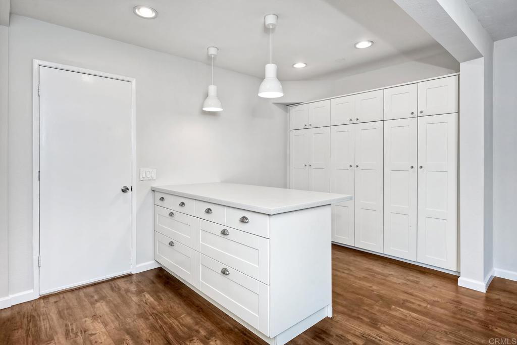 2425 27 Torrejon Place
