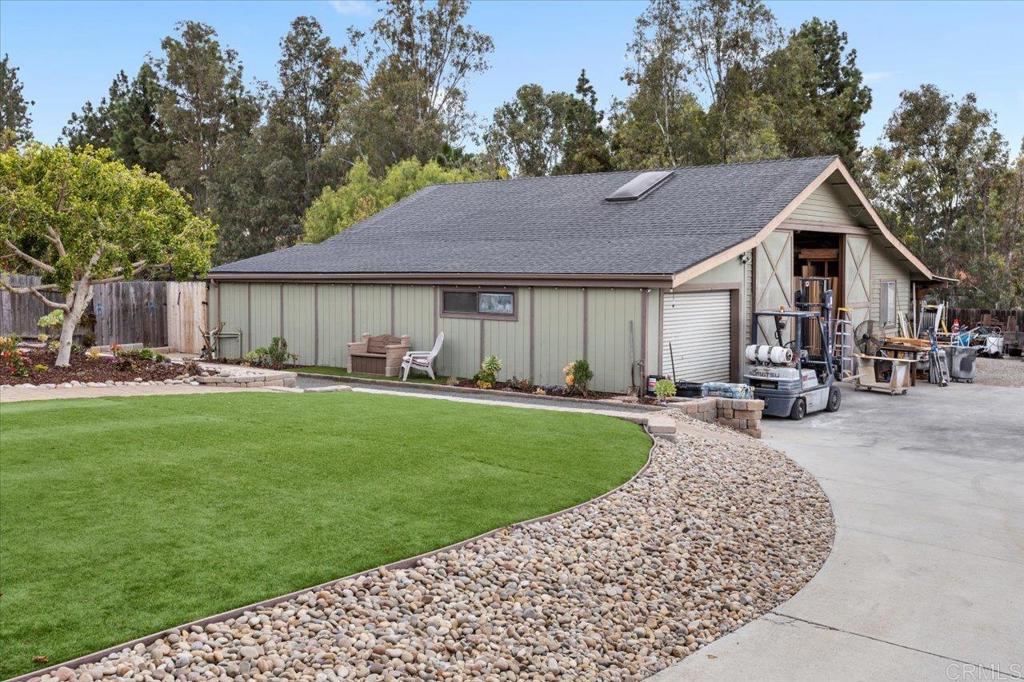 749 OLEANDER PLACE