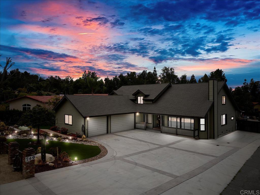 749 OLEANDER PLACE
