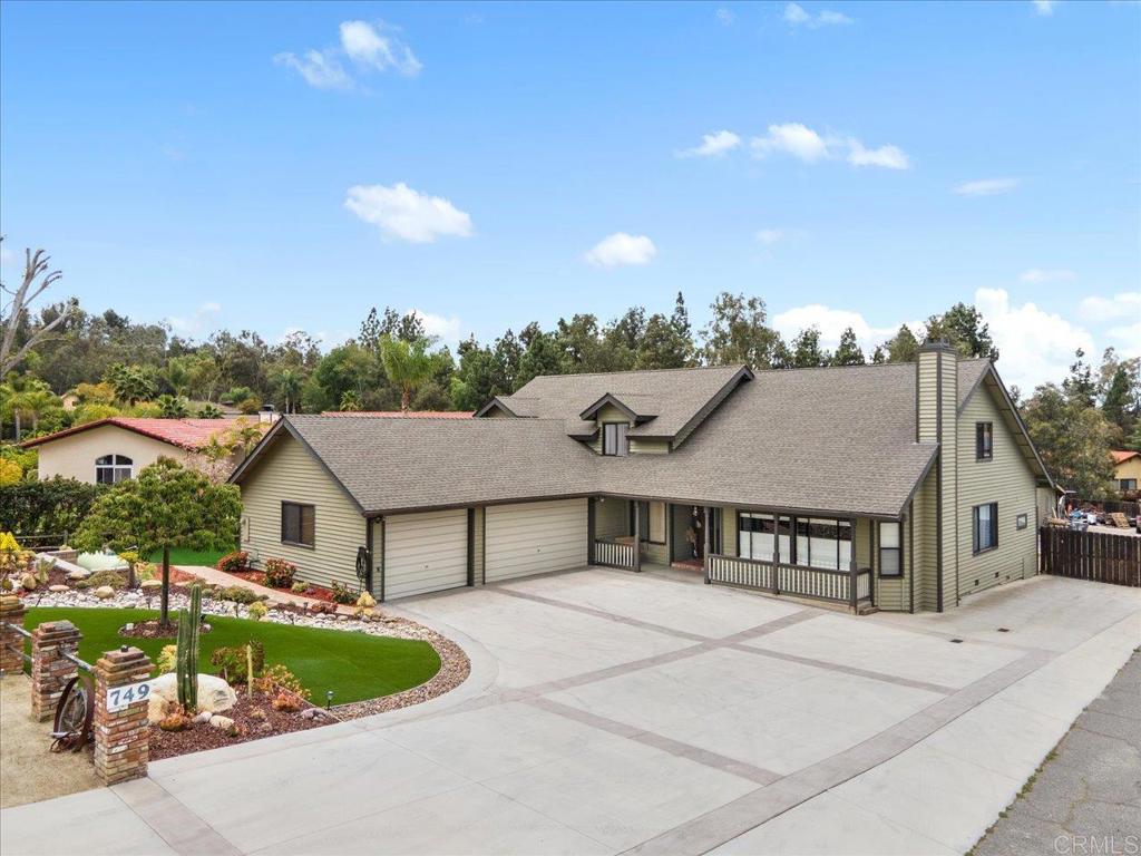 749 OLEANDER PLACE