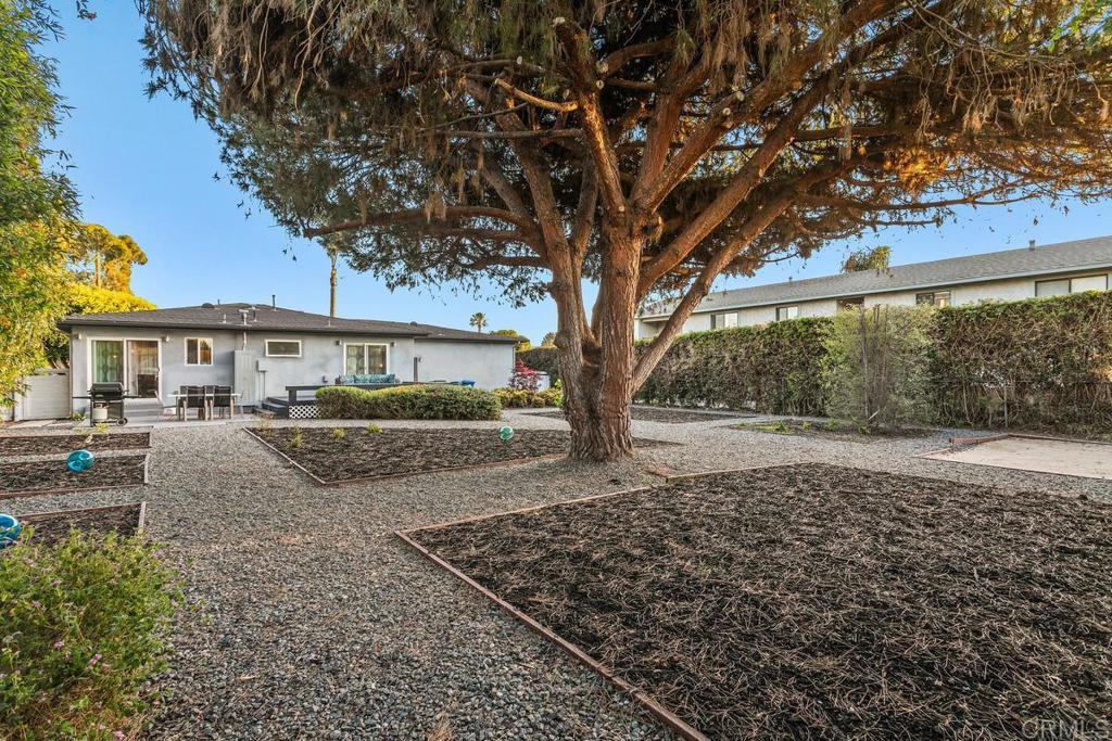 990 Laguna Drive