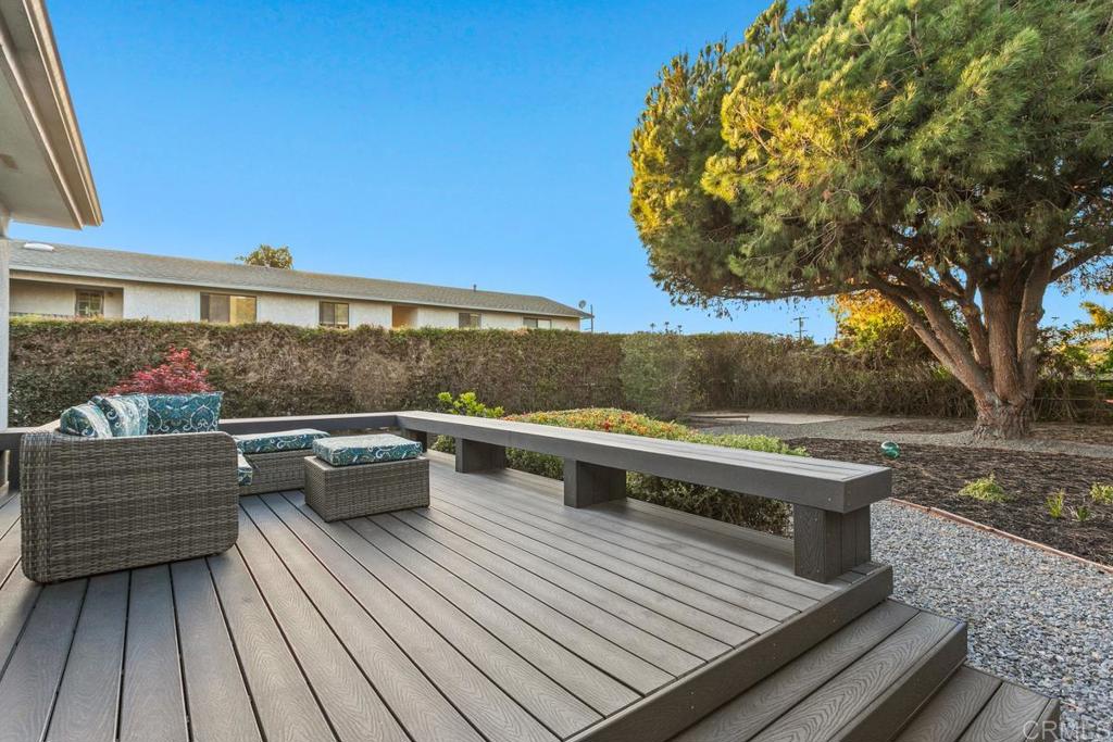 990 Laguna Drive