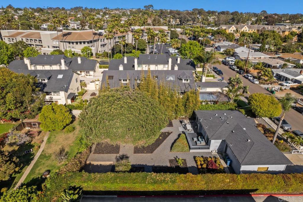 990 Laguna Drive
