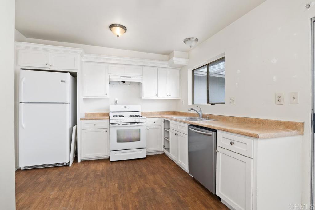4527 29 63rd Street