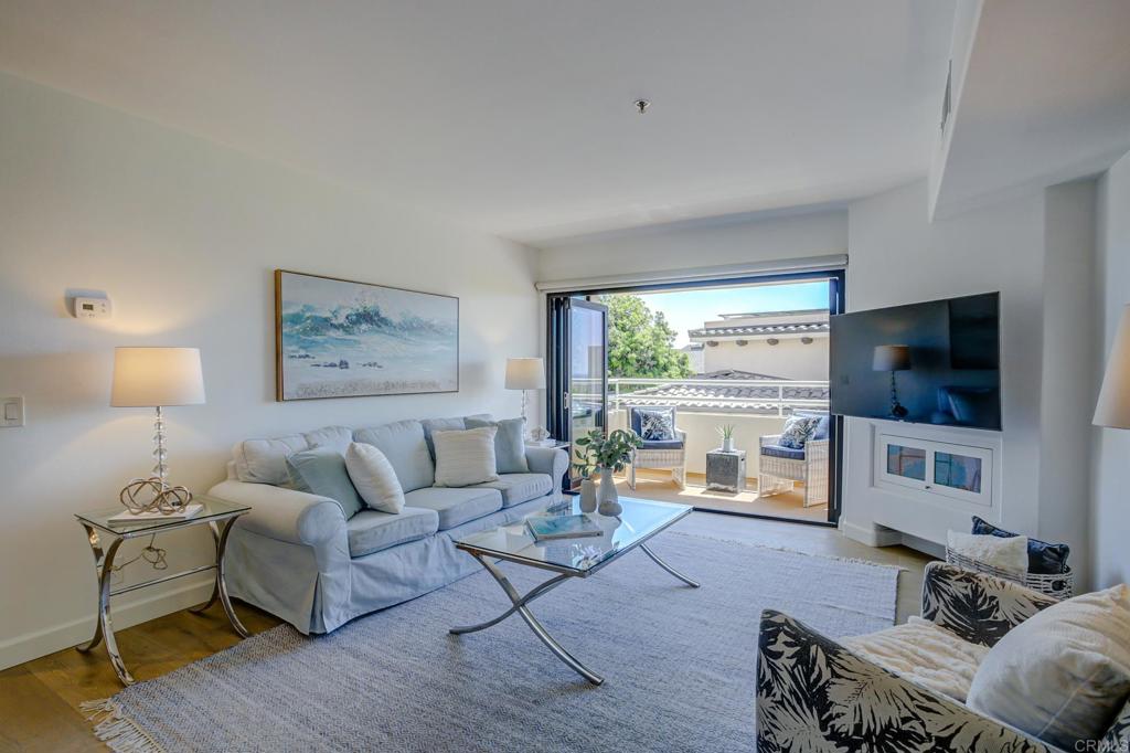 5726 La Jolla Boulevard Unit: 204