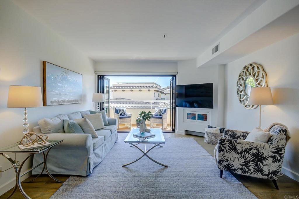 5726 La Jolla Boulevard Unit: 204