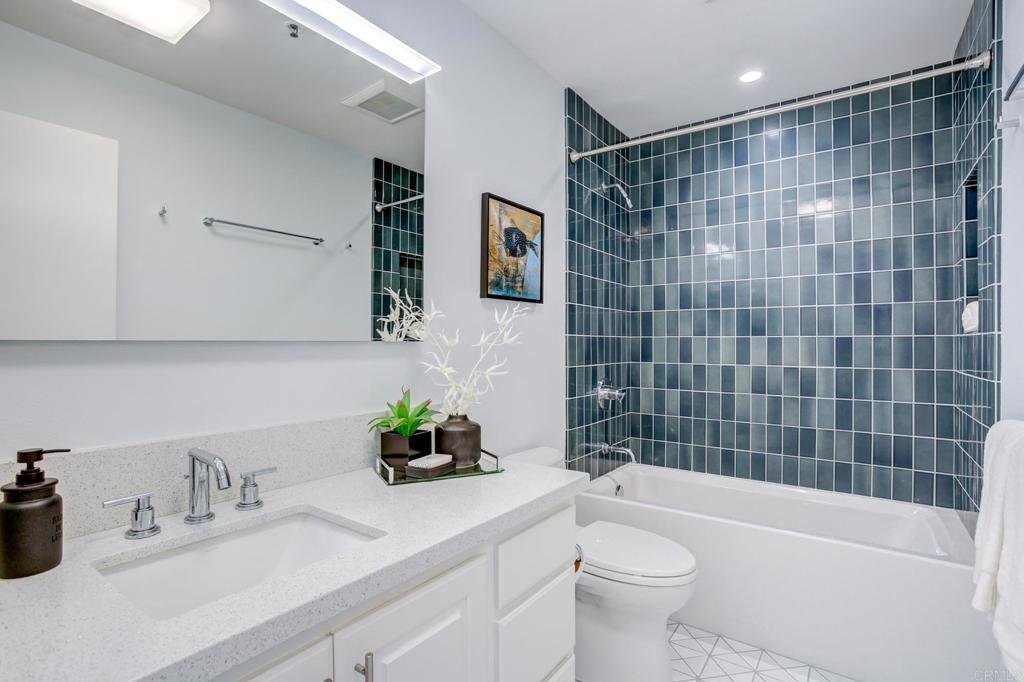 5726 La Jolla Boulevard Unit: 204