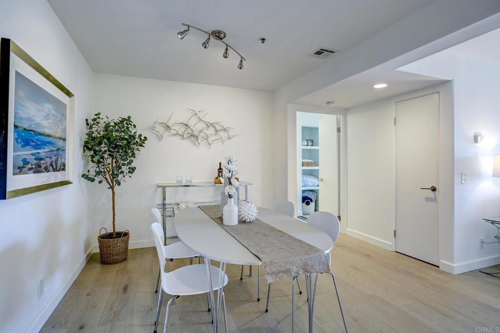 5726 La Jolla Boulevard Unit: 204