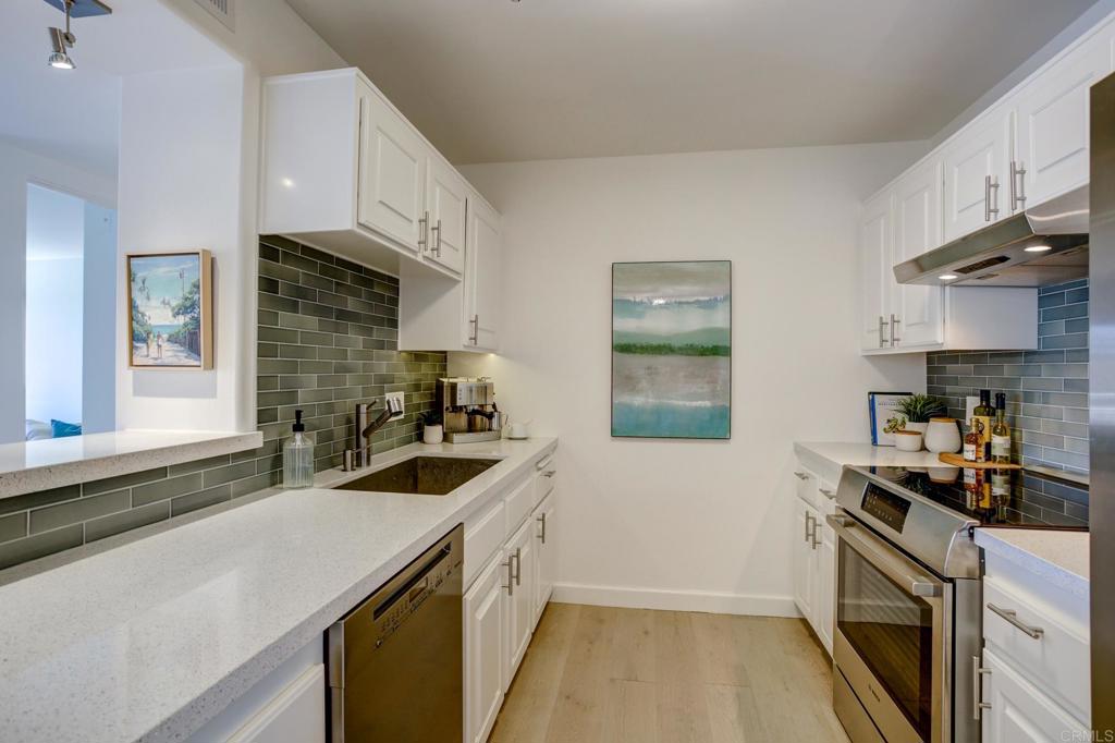 5726 La Jolla Boulevard Unit: 204