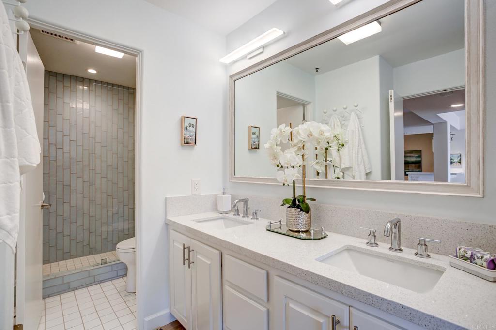 5726 La Jolla Boulevard Unit: 204