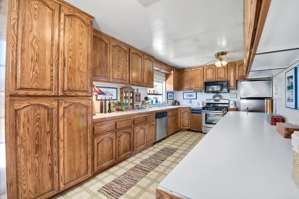 846 Pearl Pl