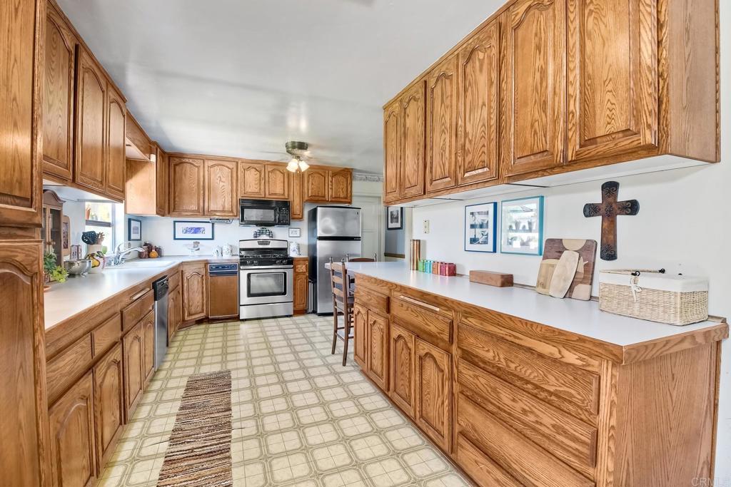 846 Pearl Pl