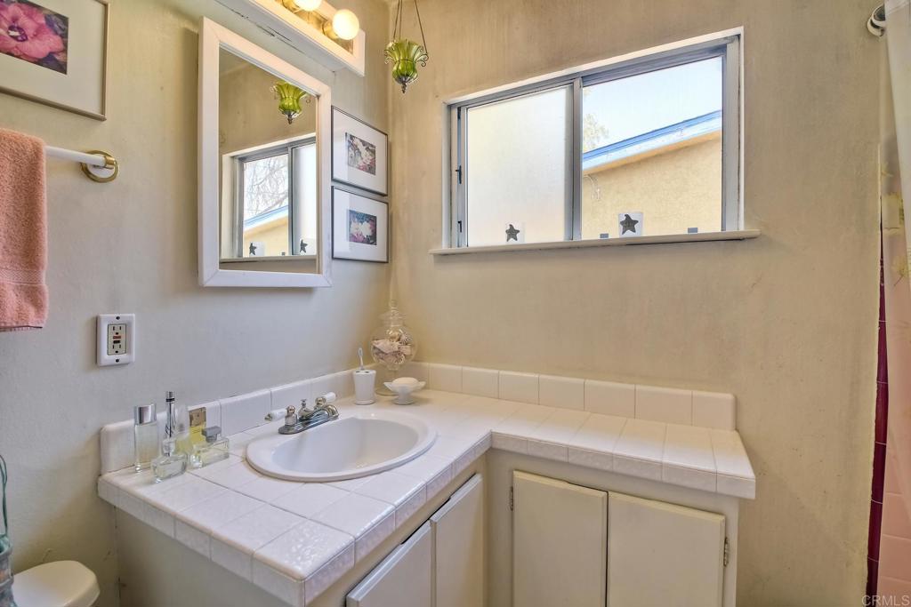 846 Pearl Pl
