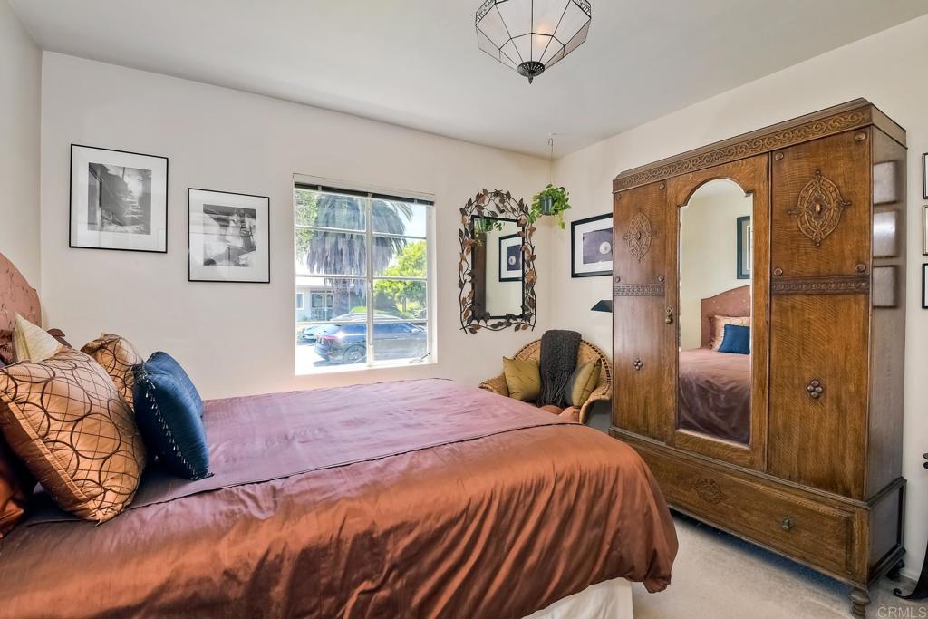 846 Pearl Pl