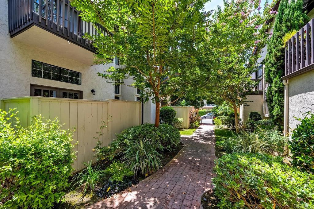 2372 Altisma Way Unit: B