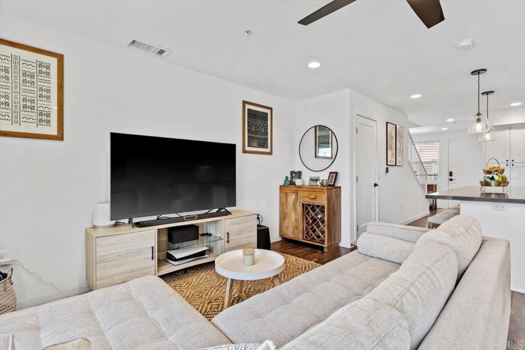 4100 Voltaire Street Unit: 211