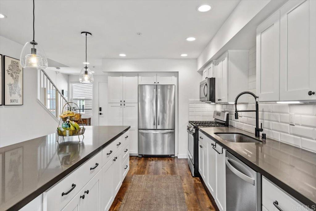 4100 Voltaire Street Unit: 211