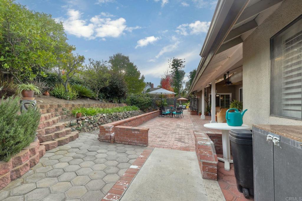 1120 La Sombra Drive
