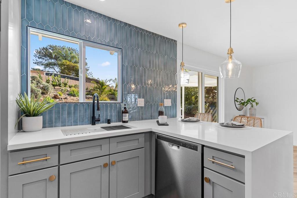 1402 Crestridge Drive