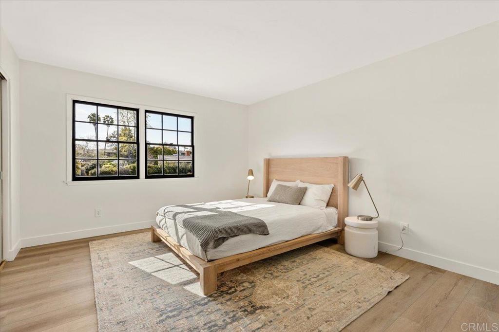 1009 La Reina Dr