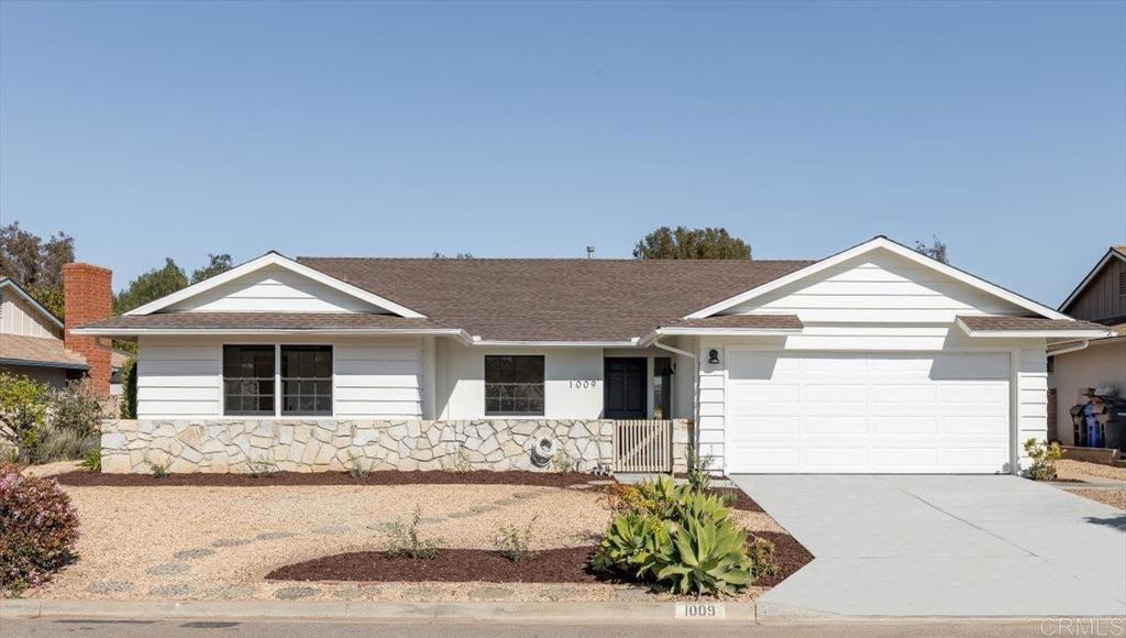 1009 La Reina Dr