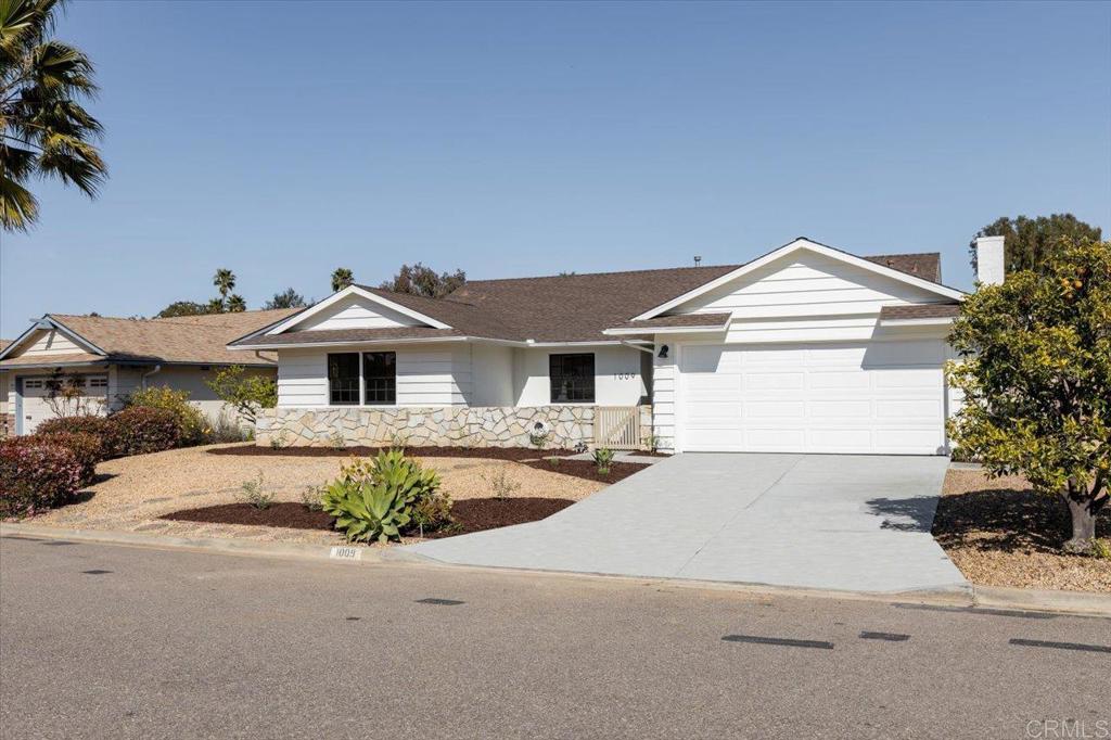 1009 La Reina Dr