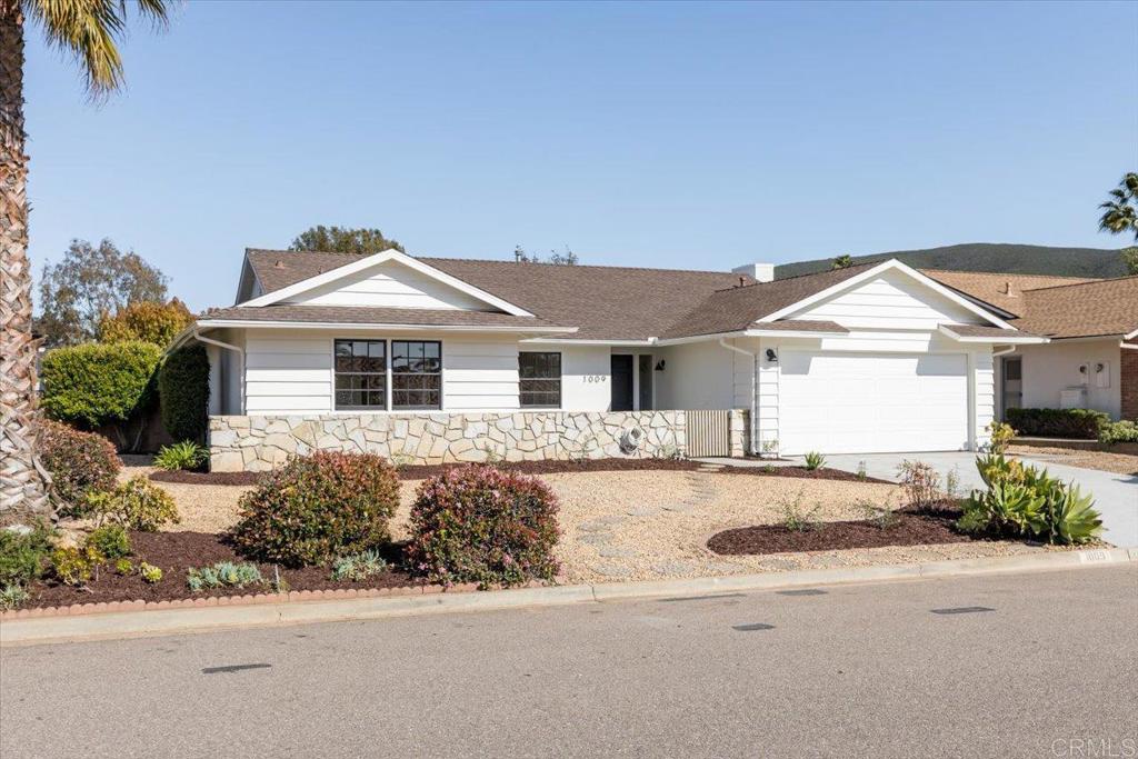 1009 La Reina Dr