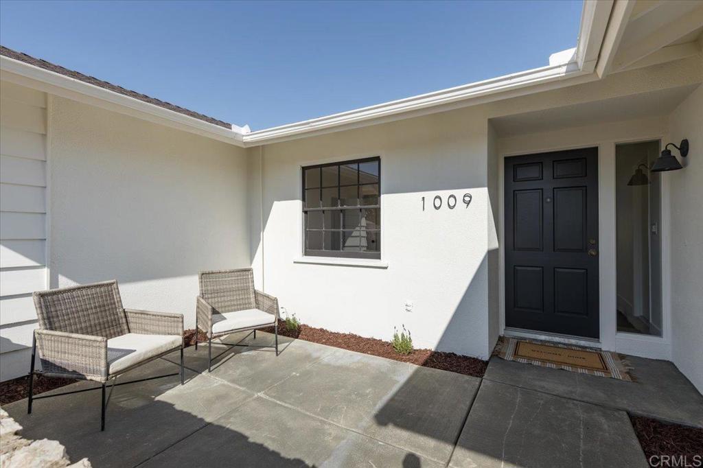 1009 La Reina Dr